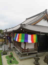 愛西市のお寺・西光寺の本堂と境内の写真